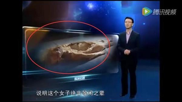 中一天一夜,尸体的状态也发生了异样的变化,女尸已经失去了最初的模样