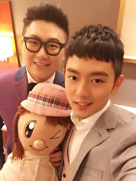 张小厚,秦昊在金鹰节后台合影