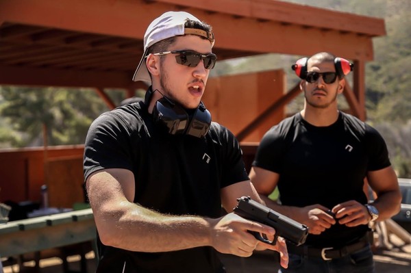 女流氓请注意,是时候好好攒钱请个保镖了!