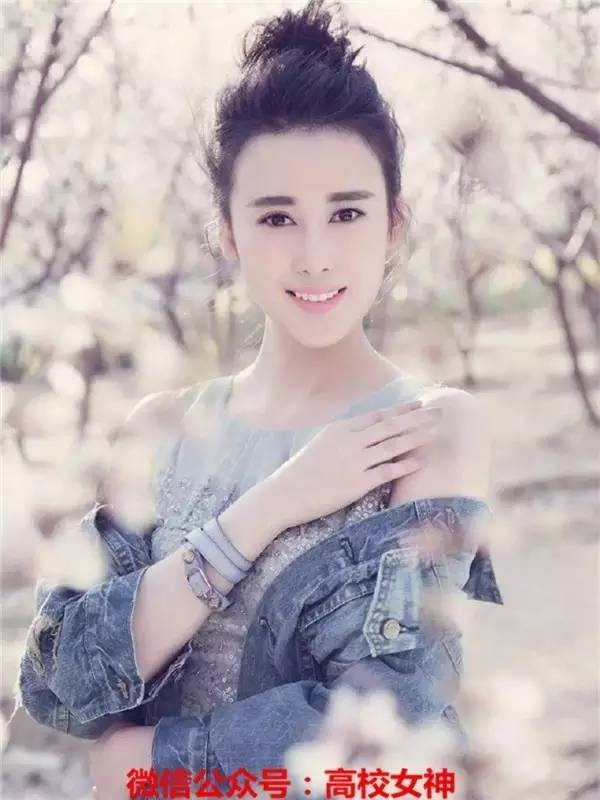 李嘉熙红毯撞衫范冰冰,更清新迷人