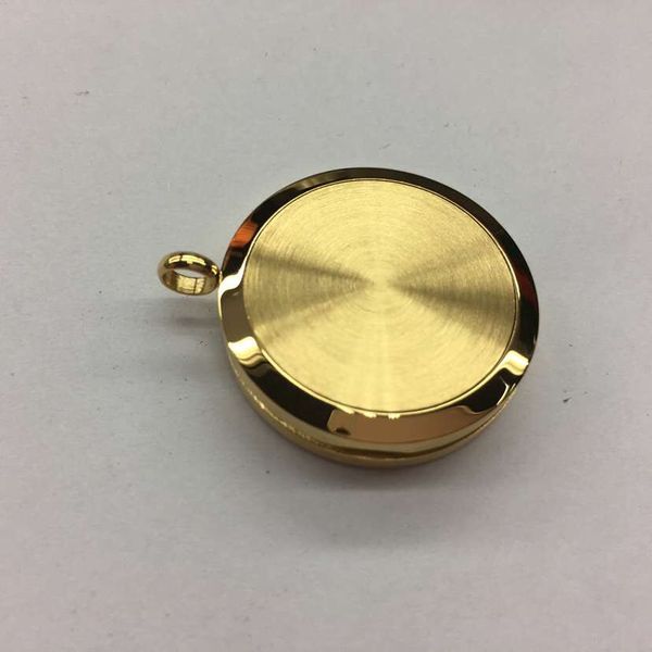 3 真空镀膜可以镀多种不锈钢饰品,像不锈钢戒指,不绣钢手环和不锈钢