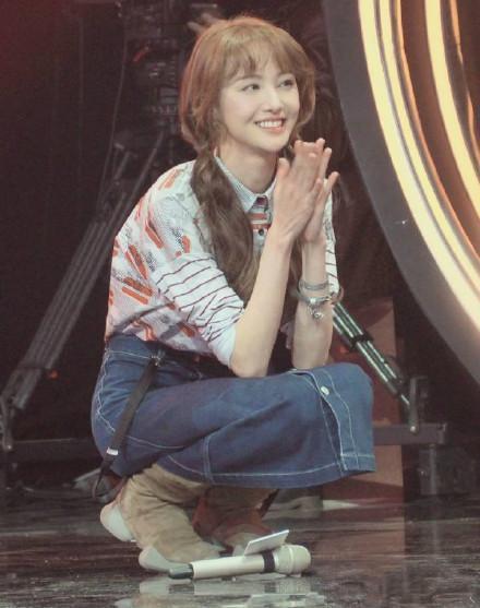 刘恺威说郑爽腰疼的特别厉害,他很心疼.还劝郑爽人身体健康最重要.