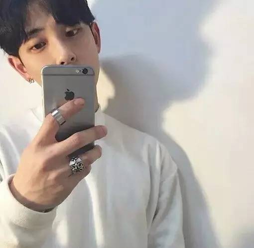 撩你的男生,中三条以上,说明他不是真心的