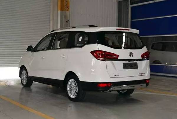 【新车速递】北汽威旺m50f预售6-7万元 将于11月上市