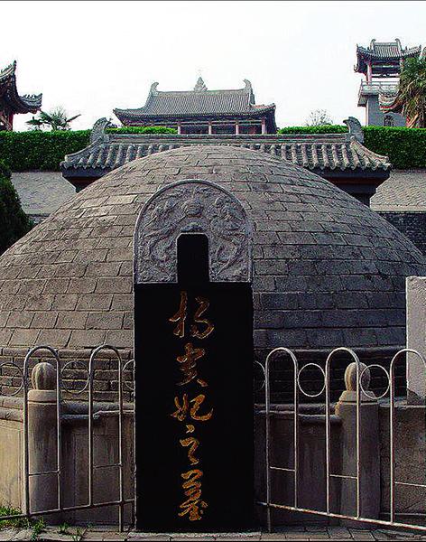 马嵬驿兵变杨贵妃到底怎么死的