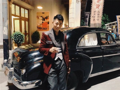 《蜂鸟》在黑龙江卫视热播,剧中他本色出演混不吝的退隐军阀子弟殷如