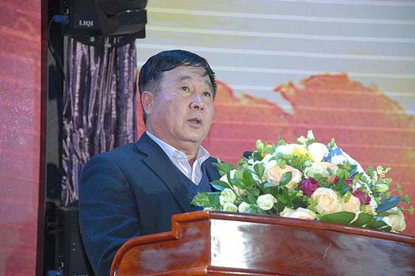 自治区工商联党组副书记卢平致辞.