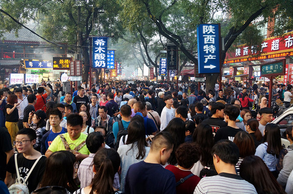 【十一】国庆第一天几十万人"挤爆"西安回民街
