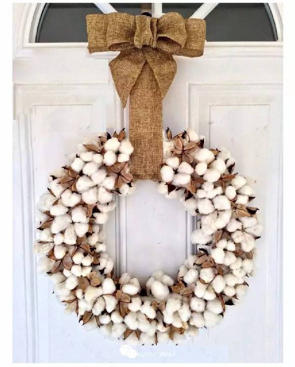 空的棉花壳点缀,让门环看起来更富层次感