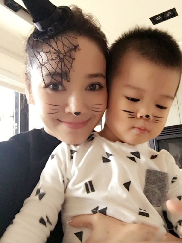 侯佩岑罕见晒儿子近照