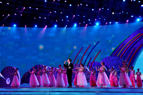 《香水有毒》唱成这样,费玉清的绝招竟然不是