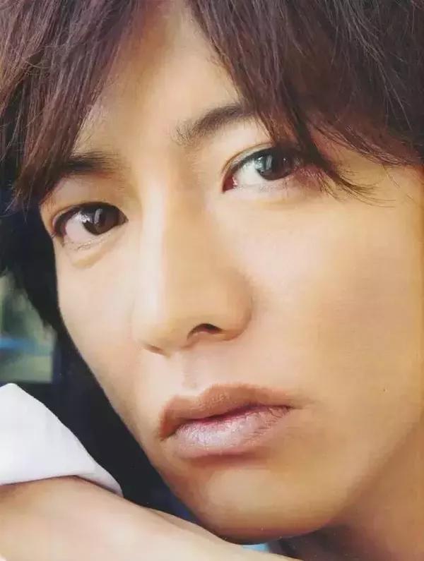 考验真爱!当你的男神画起了眼线,涂上了口红