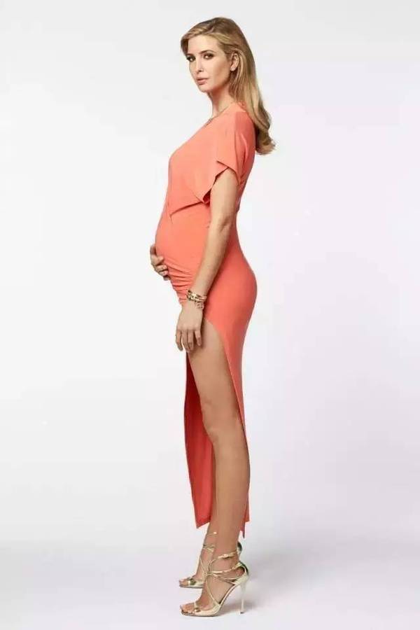 伊万卡在怀孕前就有着迷人的形体,在怀孕期间,她仍然坚持锻炼,这让她