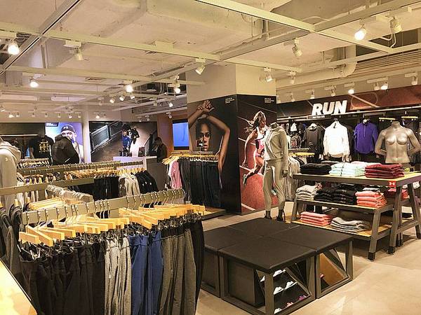 南通首家运动系列王牌——安德玛双11华丽开柜!