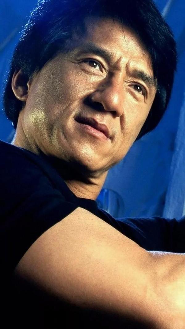 我是你不认识的成龙,今年62岁