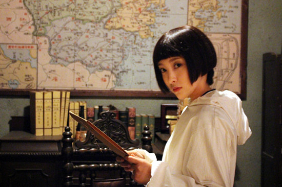 在剧中饰演天真调皮的"虞梦蝶"一角,这也是她首次出演民国时期电视剧