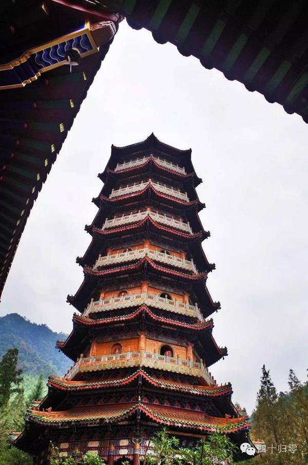 天目山南麓景色幽雅,始建于1665年,历代高僧辈出,寺庙开宗国师为玉琳