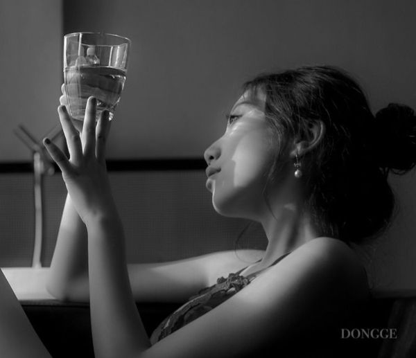 女人喝酒图片唯美意境图片