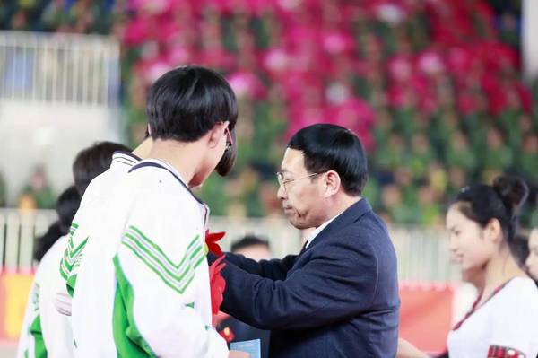 法库东湖三中举行第四届校园文化艺术节闭幕式暨表彰大会