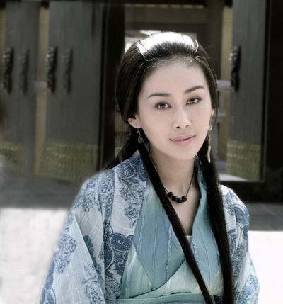 20岁时就出演电视剧《越王勾践》,在剧中饰演中国第一美女,西施