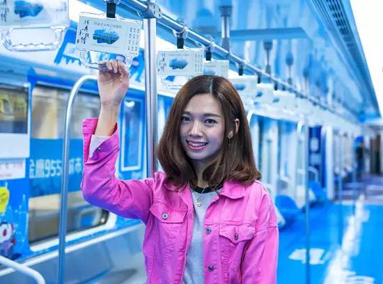 杨楠 金鹰955女主播.声如其人,自有一股轻灵之气.