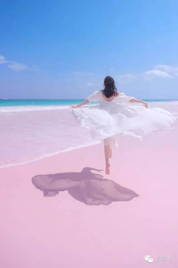 粉色沙滩刷爆朋友圈 你见过五颜六色的沙滩么