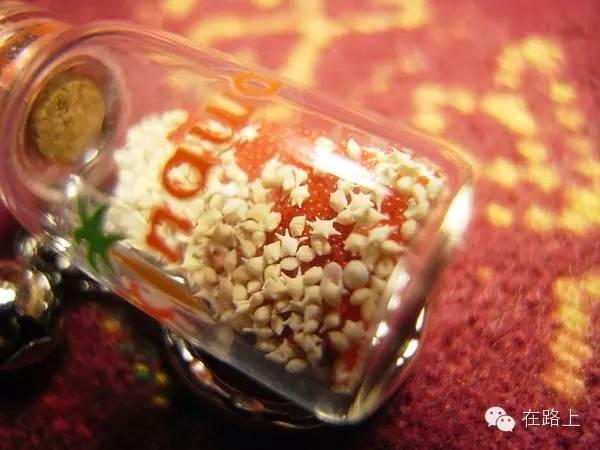 粉色沙滩刷爆朋友圈 你见过五颜六色的沙滩么