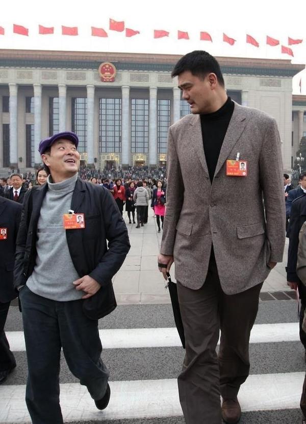 情何以堪!姚明6岁女儿的身高已经超过33岁郭敬明