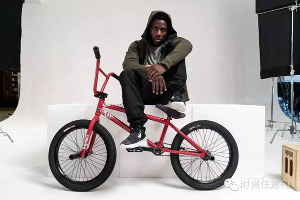 ▼ 首发鞋款邀请纽约专业 bmx 骑手 nigel sylvester 拍摄宣传照片.