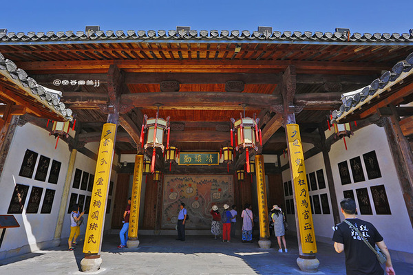 明初,卫国公邓愈改为行枢密院,洪武三年(1370年)复为府治.