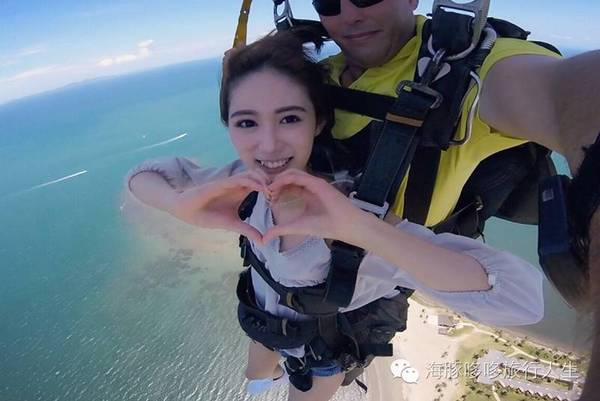 画子白主播啥事儿笑得这么开心呢?