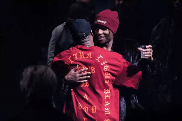 kanye west 精神不佳 入院治疗 取消《saint pablo》巡唱