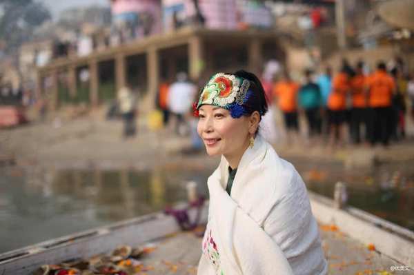 敬善媛一行善居士白天参加了国际水陆法会和地藏王菩萨圣相开光