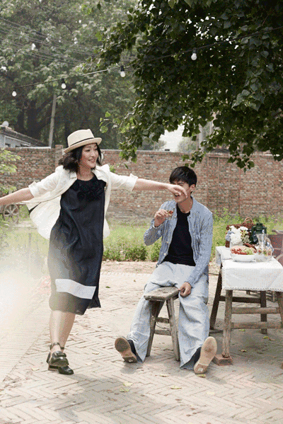 旁边那位是周迅监制的电影《陪安东尼度过漫长岁月》的男主角刘畅