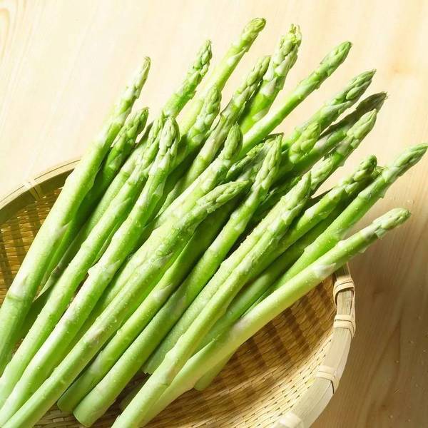 (不满1周岁不加盐) 芦笋含有高纤维素和高维生素,助消化;胡萝卜含丰富