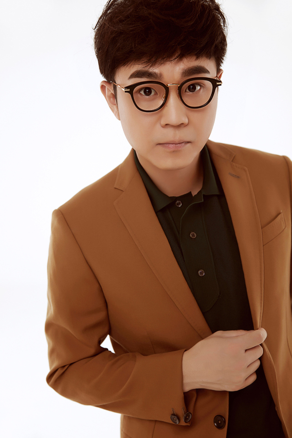 大鹏上演反转魅力 全新时尚大片演绎西装顽童风