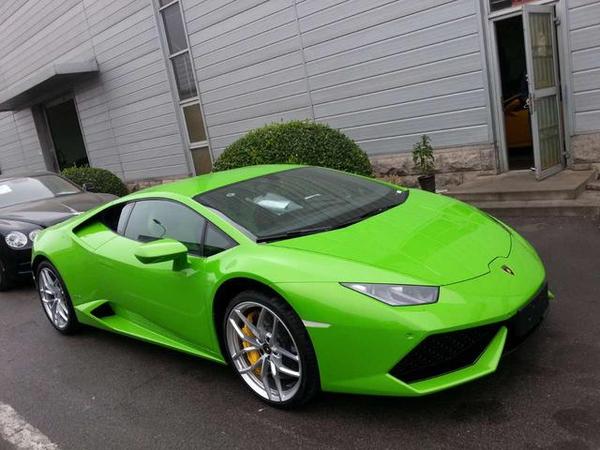 如果给你一俩价值一千多万的豪车,你会自己开还是