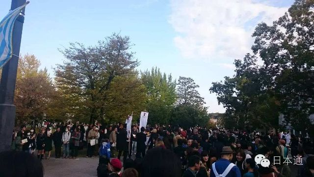 学生玩 葬礼过家家 欺凌教授 举着活人的棺木满校园跑 新闻频道 手机搜狐