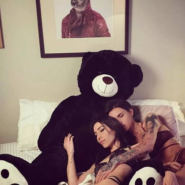 明星|可以让女生变弯的ruby rose又换新女友啦!