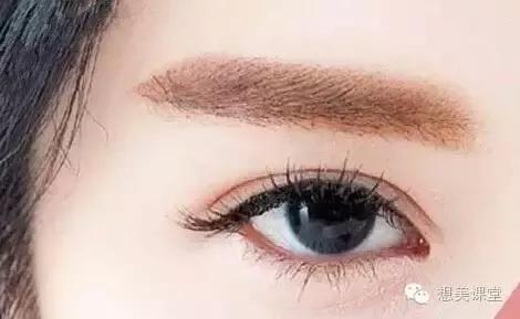 拱形粗眉( 山形眉)