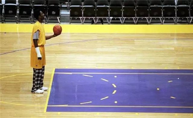 凌晨四点的洛杉矶:再见,"黑曼巴"