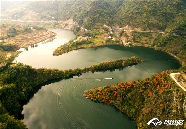 作品《三光照八极》 拍摄于紫阳洞河镇红崖口,过去曾用单反相机拍过