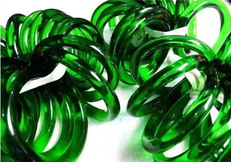 前几天几百块钱的"冰翠"被抢疯了? 一股啤酒味