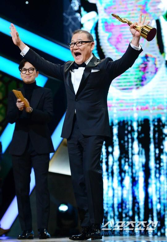 局内人 登顶韩国电影青龙奖李秉宪最佳男主 娱乐频道 手机搜狐