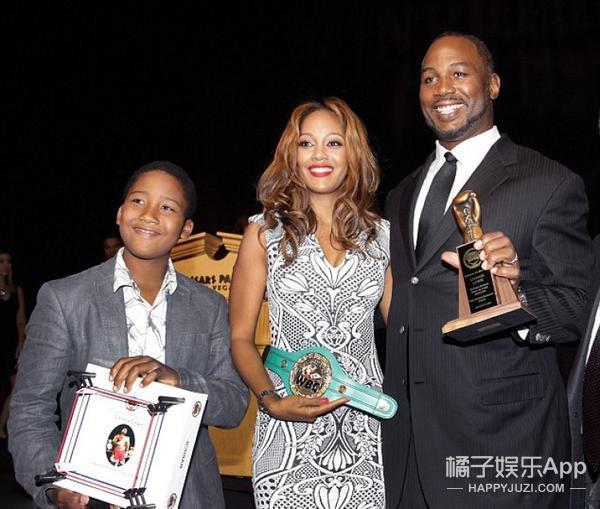 相比前几位拳王帕奎奥,戈洛夫金等人,梅威瑟的私生活不是那么检点,这