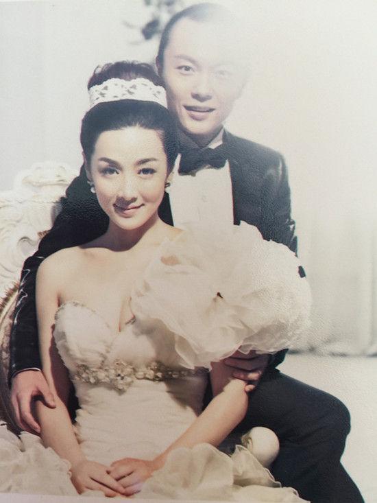 据悉,谢苗妻子是在《宫锁珠帘》中出演"太子妃"的何彦霓,2013年他们的