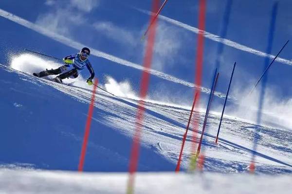 的号召下,在雪二代日渐壮大的环境下,本次挑战赛在竞速回转计时赛中