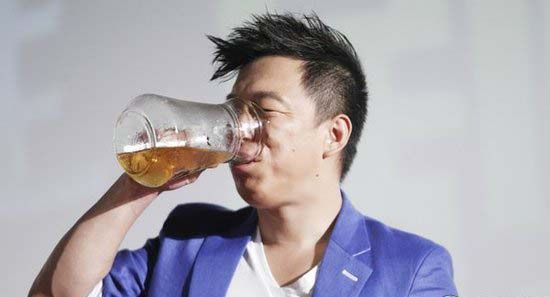 周冬雨金马奖庆功宴被曝喝醉!盘点10大明星酒鬼!