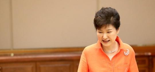 朴槿惠大门不出二门不迈 亲信下台国政陷瘫痪