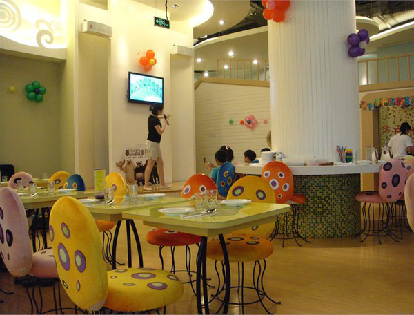 这家有着异国文化的餐厅,是 中国首家以童话芭迪岛为场景的儿童主题